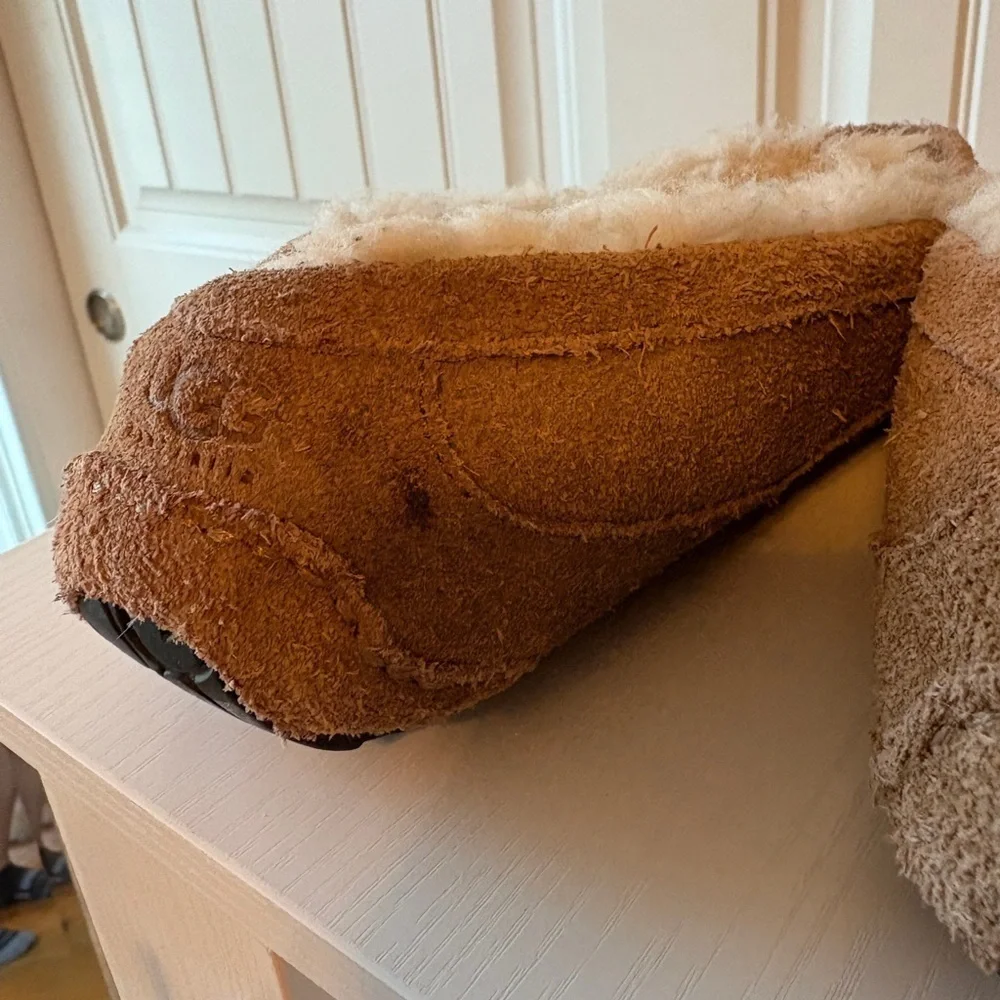 UGG Ascot Men's Suede Moccasin Slippers - Tan size 6